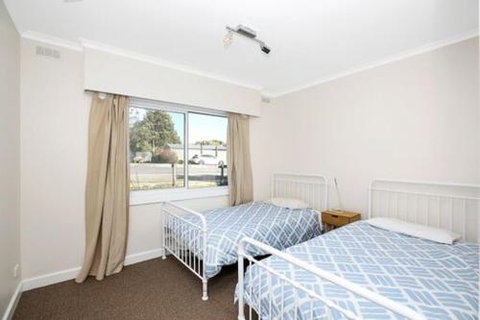 The Hill House - Accommodation VIC 3