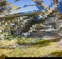 Ecocrackenback 10 'Sustainable chalet close to the slopes.' - Accommodation VIC