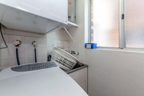 Gretel Lodge Unit 4 / 1 Gretel Close - Accommodation VIC 4