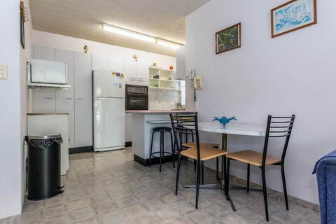 Gretel Lodge Unit 4 / 1 Gretel Close - Accommodation VIC 5
