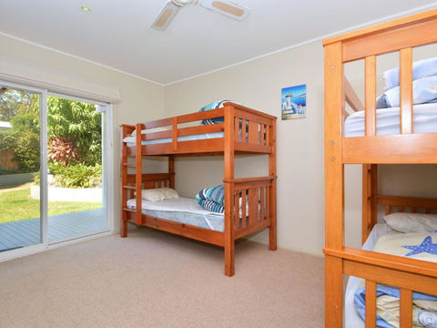 Morisset Bay Waterfront Views Lake House Looking Over Trinity Marina - Accommodation VIC 2