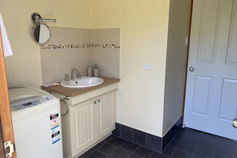 Manyat Peak Cottages - Accommodation VIC 5