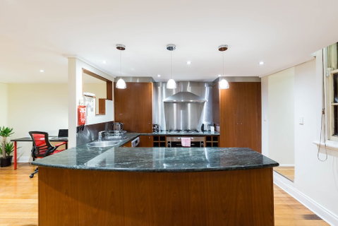 HELENA, 2BDR Fitzroy House - Accommodation VIC 5