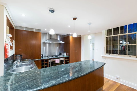 HELENA, 2BDR Fitzroy House - Accommodation VIC 6