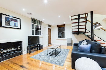 HELENA, 2BDR Fitzroy House - Accommodation VIC 2