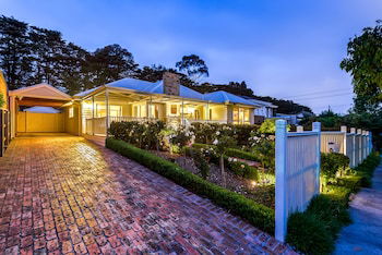 Lovely 5BR House Walk To Train And Shops - Accommodation VIC 1