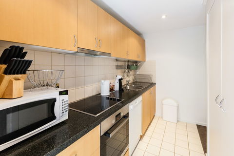 NAOMI, 2BDR South Melbourne Apartment - Accommodation VIC 4