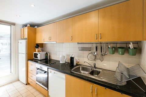 NAOMI, 2BDR South Melbourne Apartment - Accommodation VIC 3