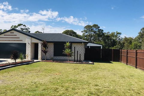 Hervey Bay Holiday Home - Accommodation VIC 1