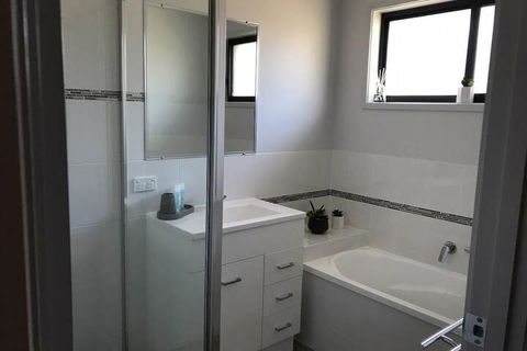 Hervey Bay Holiday Home - Accommodation VIC 4