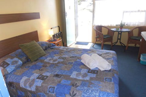 Black Swan Waterfront Motel Not Suitable For Children - Accommodation VIC 3