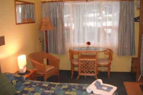 Black Swan Waterfront Motel Not Suitable For Children - Accommodation VIC 2