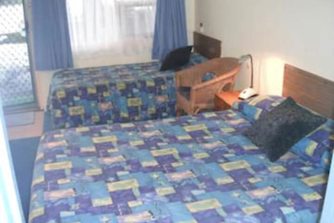 Black Swan Waterfront Motel Not Suitable For Children - Accommodation VIC 4