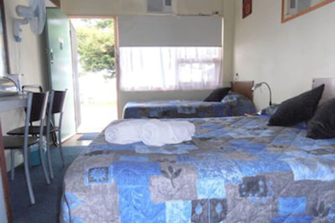 Black Swan Waterfront Motel Not Suitable For Children - Accommodation VIC 6
