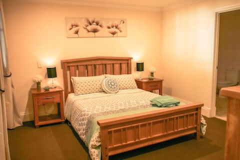Oak Tree Cottage - Mundaring - Accommodation VIC 0