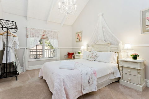 Oak Tree Cottage - Mundaring - Accommodation VIC 3