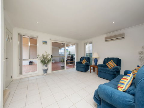 White Waves 7B Achilles Street - Accommodation VIC 6
