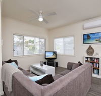 Harrys House 19 Achilles Street - Accommodation VIC
