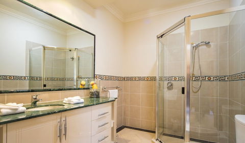 LUXE At Sanctuary Cove - Accommodation VIC 2