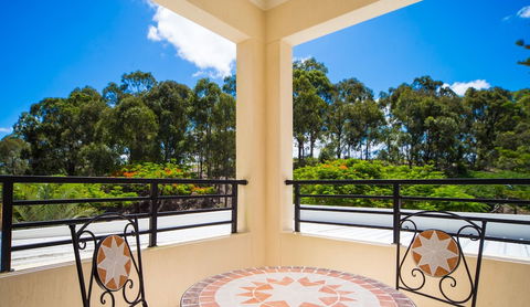 LUXE At Sanctuary Cove - Accommodation VIC 6