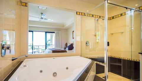 LUXE At Sanctuary Cove - Accommodation VIC 3