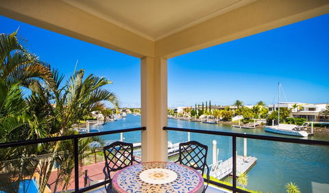 LUXE At Sanctuary Cove - Accommodation VIC 5