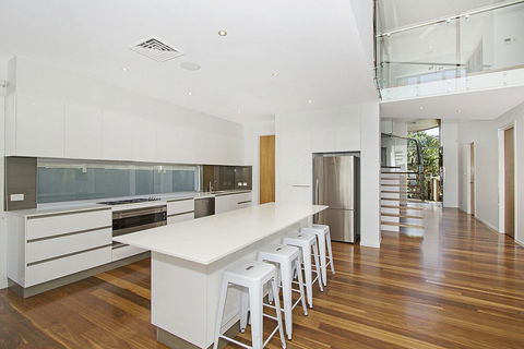 Banzai On The Beach - Accommodation VIC 3