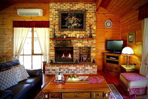 Silky Oak Cottage - Accommodation VIC 1