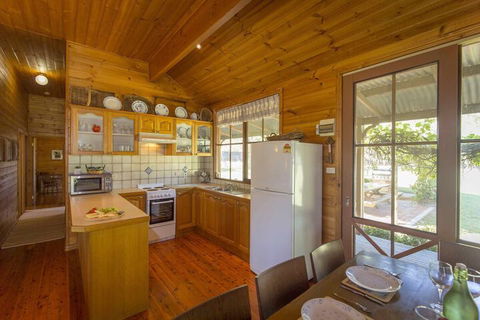 Silky Oak Cottage - Accommodation VIC 3