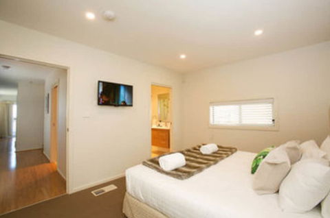 Caves Coastal Bar & Bungalows - Accommodation VIC 3