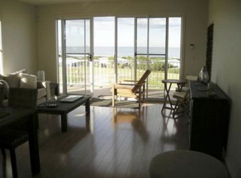 Caves Coastal Bar & Bungalows - Accommodation VIC 4