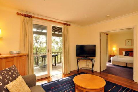 Villa Pinot Located Within Cypress Lakes - Accommodation VIC 6