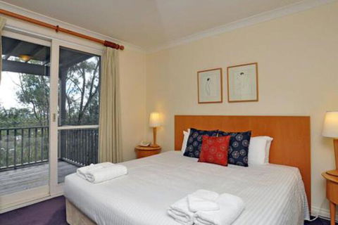 Villa Pinot Located Within Cypress Lakes - Accommodation VIC 3