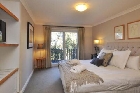 Villa Beaujolais Located Within Cypress Lakes - Accommodation VIC 7