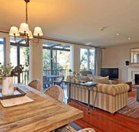 Villa Beaujolais Located Within Cypress Lakes - Accommodation VIC
