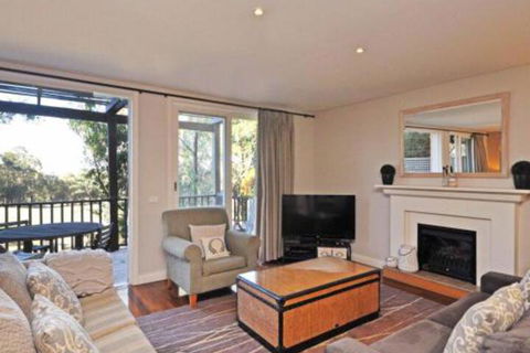 Villa Beaujolais Located Within Cypress Lakes - Accommodation VIC 4