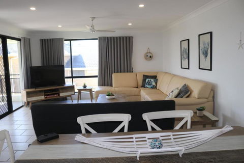 Hi Surf Unit 3 92 Head St. Forster - Accommodation VIC 1