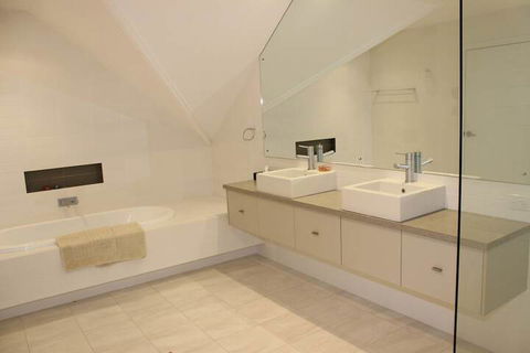 Ama Worimi - Accommodation VIC 7