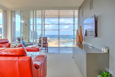 Beau Monde Apartments Newcastle - The York - Accommodation VIC 3