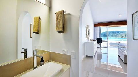 Bella Vista E9 Ocean View Spacious 2 Bed - Accommodation VIC 6
