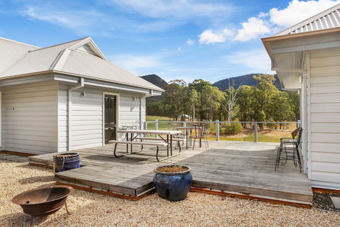 Brokenback Views Country Estate - Accommodation VIC 2