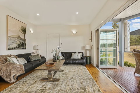 Brokenback Views Country Estate - Accommodation VIC 3
