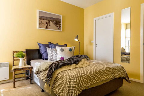 Mika, 2bdr Fitzroy Pad With Secure Parking - Accommodation VIC 1