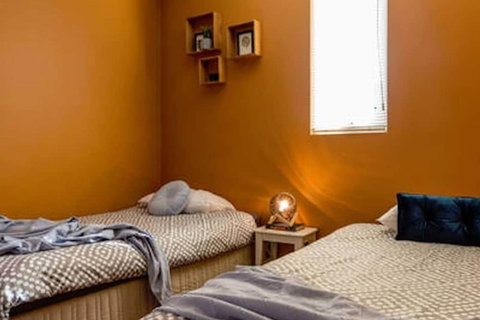 Mika, 2bdr Fitzroy Pad With Secure Parking - Accommodation VIC 7