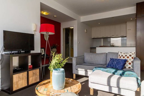 Mika, 2bdr Fitzroy Pad With Secure Parking - Accommodation VIC 5