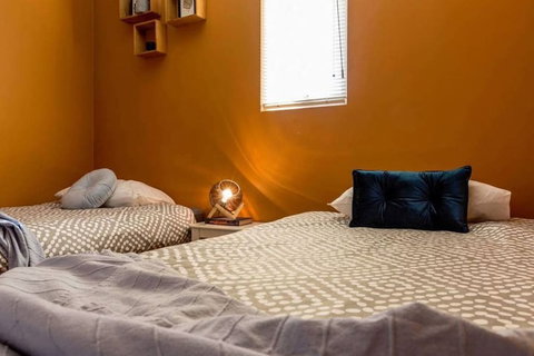 Mika, 2bdr Fitzroy Pad With Secure Parking - Accommodation VIC 6