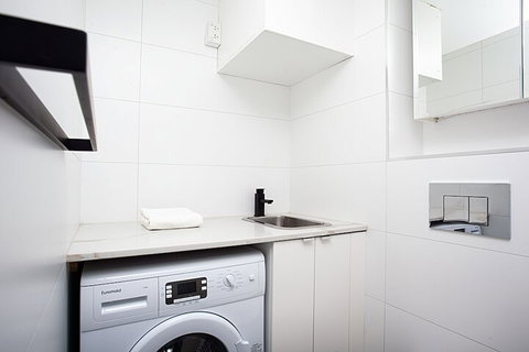 Urban Rest Elizabeth St - Accommodation VIC 5