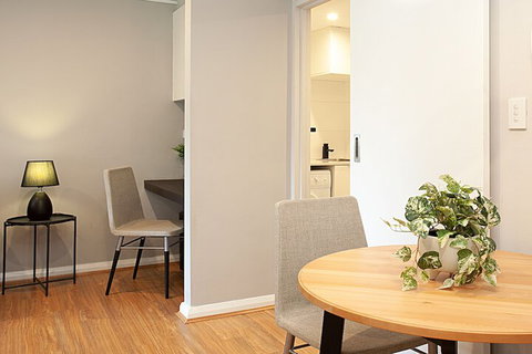 Urban Rest Elizabeth St - Accommodation VIC 3