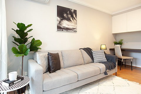 Urban Rest Elizabeth St - Accommodation VIC 1