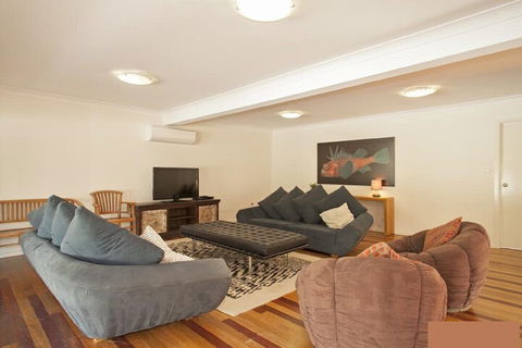 Hibiscus House Sawtell NSW - Accommodation VIC 4